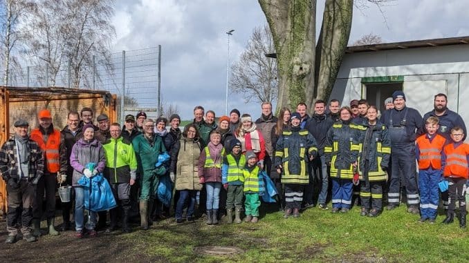 NETZ 25032024 Tag der Umwelt in Hotteln (Gruppenfoto)