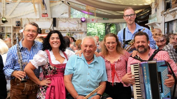 NETZ 05082024 Sommerfest Kolonie am See am 17.8. (Dick und Durstig)