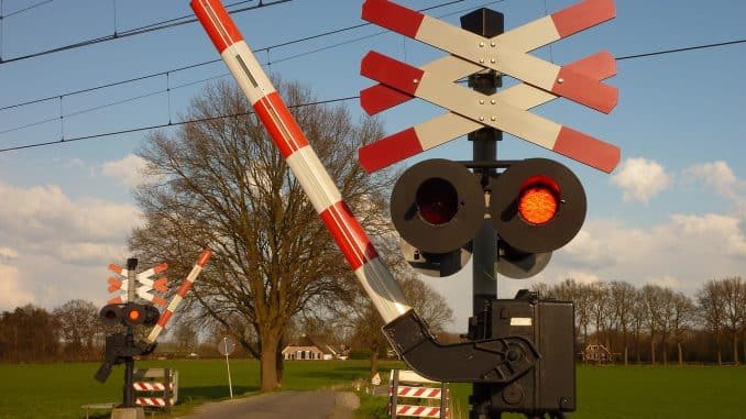 NETZ 20112024 Vollsperrung Bahnübergang Heisede ab 27.11. ((c) Pixabay_Peter van de Ven)