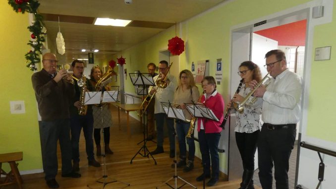 NETZ 09012025 Musikzug Laatzen Seniorenpflegeheim ((c) Gerald Senft)